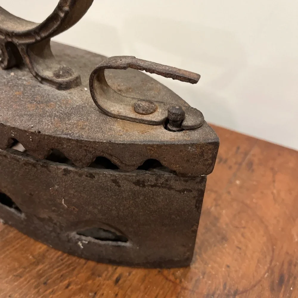 Antique 1900s Charcoal Coal Cast Iron Latch Wood‎ Handle Vintage Decor Shabby